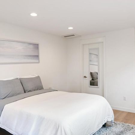 Modern Apartment Near Light Rail Сиэтл Экстерьер фото