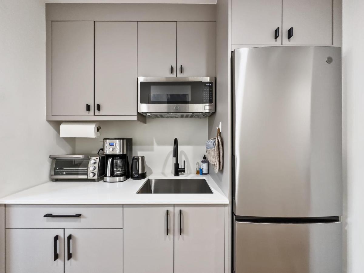 Modern Apartment Near Light Rail Сиэтл Экстерьер фото