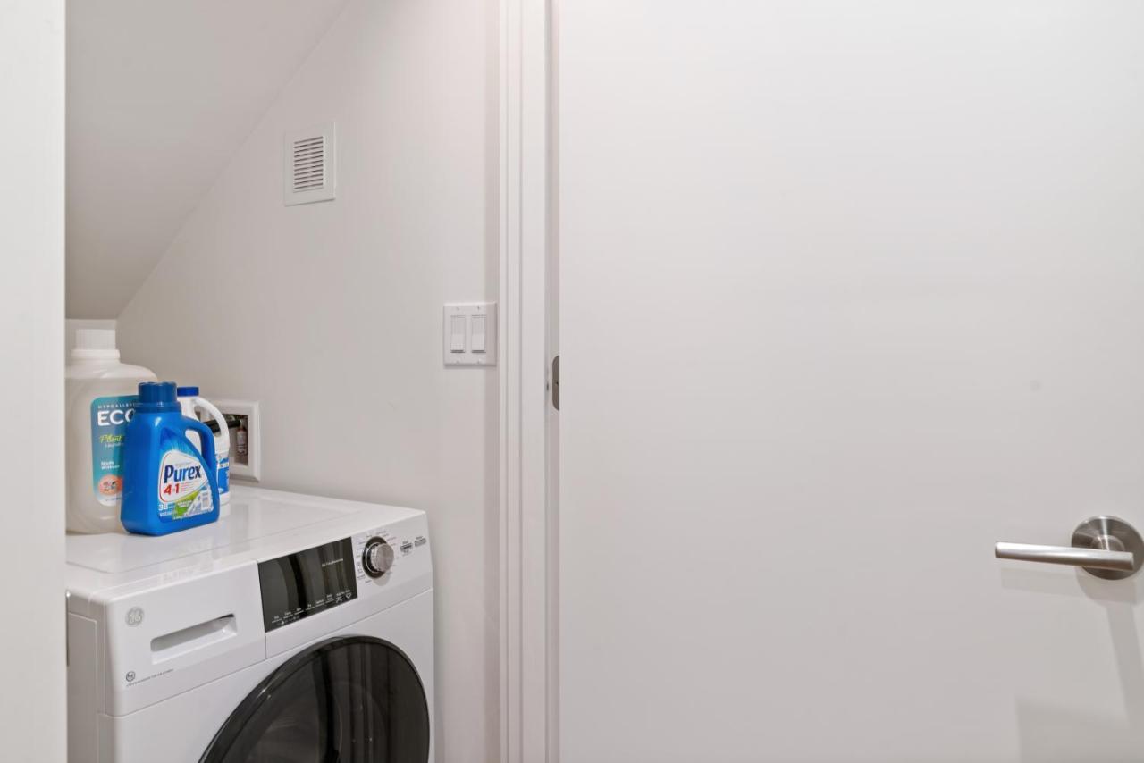 Modern Apartment Near Light Rail Сиэтл Экстерьер фото
