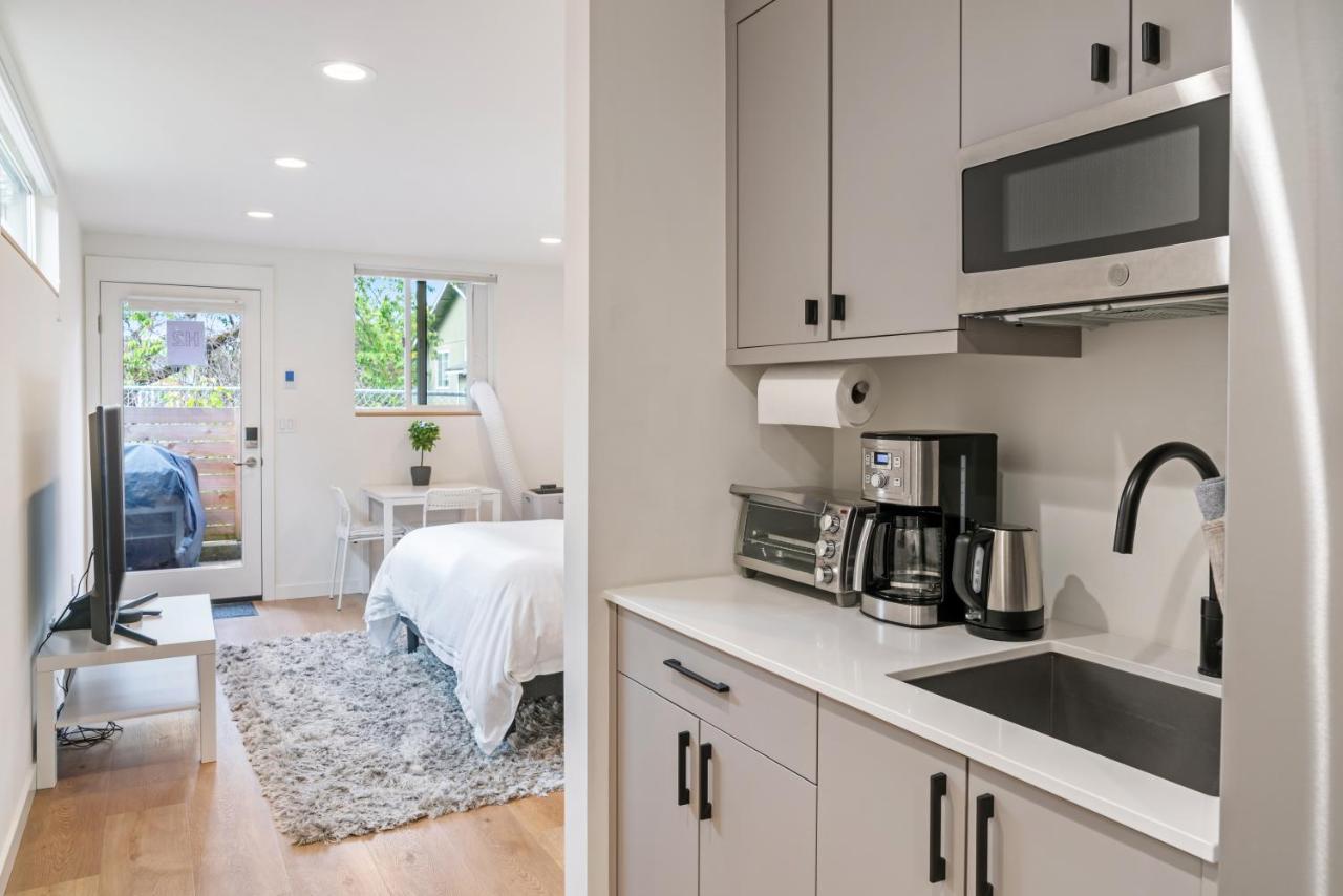 Modern Apartment Near Light Rail Сиэтл Экстерьер фото